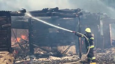 Yangın, yanan çiftlik binası Kedainiai bölgesi. 28 07 2017