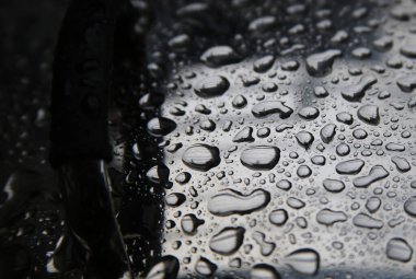 Çelik bir borunun üzerindeki çiğ borularından sonra. Nida, Litvanya