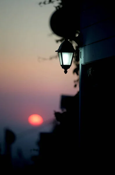 Eine Alte Straßenlaterne Auf Der Straße Bei Sonnenuntergang Griechenland Insel — Stockfoto