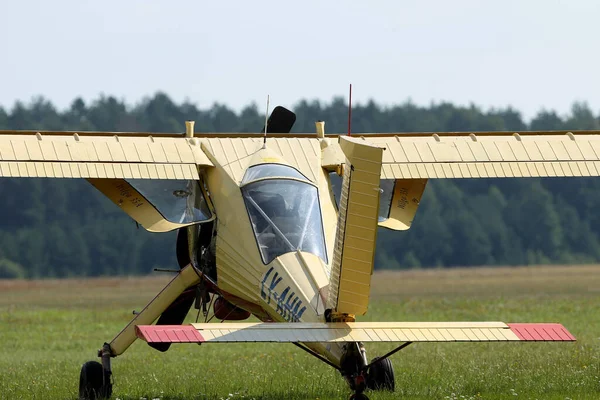 Літак Wilga 35A Аеропорту Почуну Литва — стокове фото