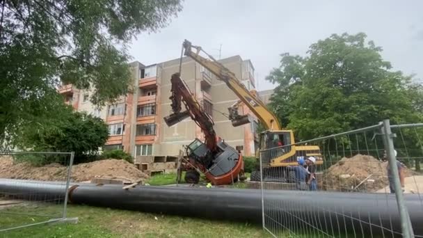 Kaunas Cambiando Gasdotto Escavatore Caduto Sotto Finestre Dei Residenti — Video Stock