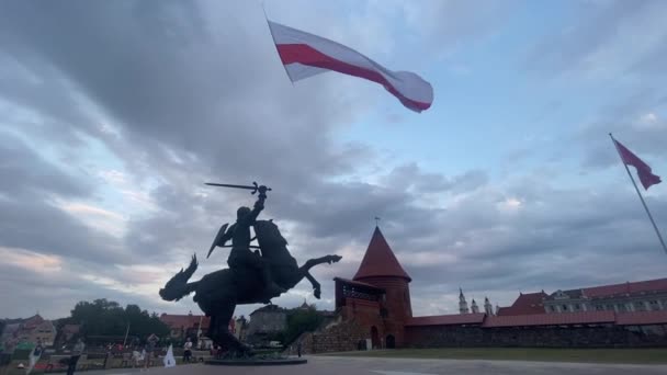 Solidariedade Com Povo Bielorrússia Lado Castelo Kaunas Monumento Vytis Com — Vídeo de Stock