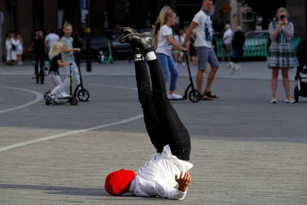 Une Danseuse Solo Dans Rue Danse Protestation Aux Couleurs Drapeau — Photo