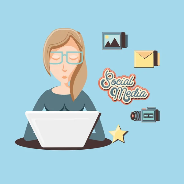 Mujer con iconos de redes sociales portátiles — Vector de stock