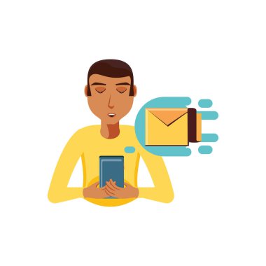 adam akıllı telefon ve zarf posta ile siyah