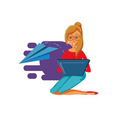 dizüstü bilgisayar ve uçak kağıt ile oturan kadın