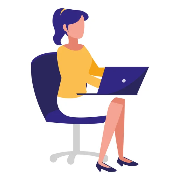 Giovane donna seduta in ufficio sedia con computer portatile — Vettoriale Stock