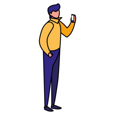 Genç adam akıllı telefon kullanıyor.