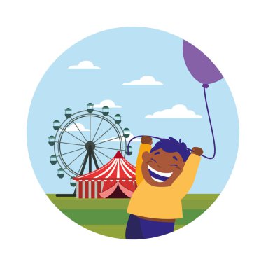 Çocuk holding balon gülümseyen