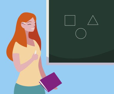 ders kitabı ve tebeşir tahtası ile kadın öğretmen