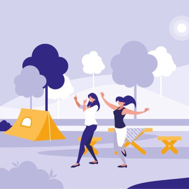 Park karakterleriyle dans eden genç kızlar.