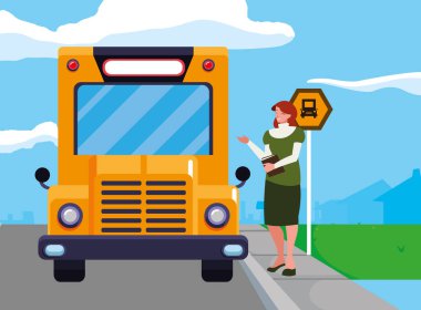 otobüs durağında kadın öğretmen