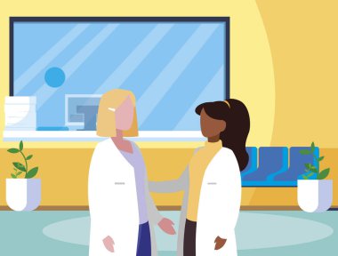 klinik resepsiyonda ırklar arası kadın tıp çalışanları