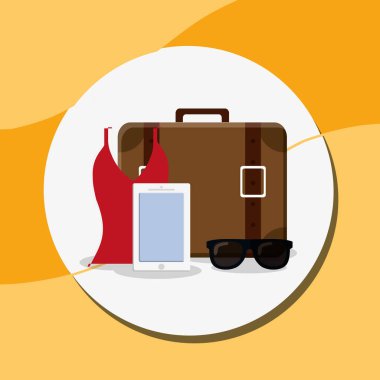 akıllı telefon ve güneş gözlüğü ile bavul seyahat