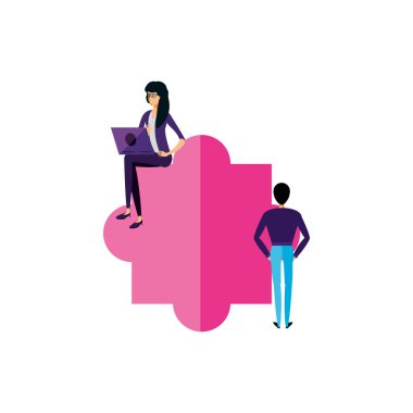 Dizüstü bilgisayar kullanan genç Çift