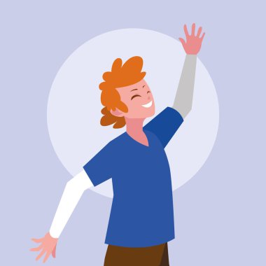 Genç adam el kaldırarak mutlu bir kutlama yapıyor.