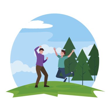 kampta kutlayan mutlu genç erkekler