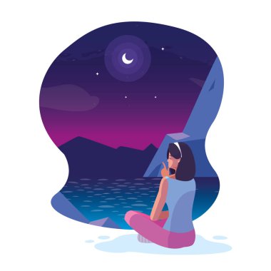 Göl kenarında oturmuş gece manzarasını izleyen bir kadın.