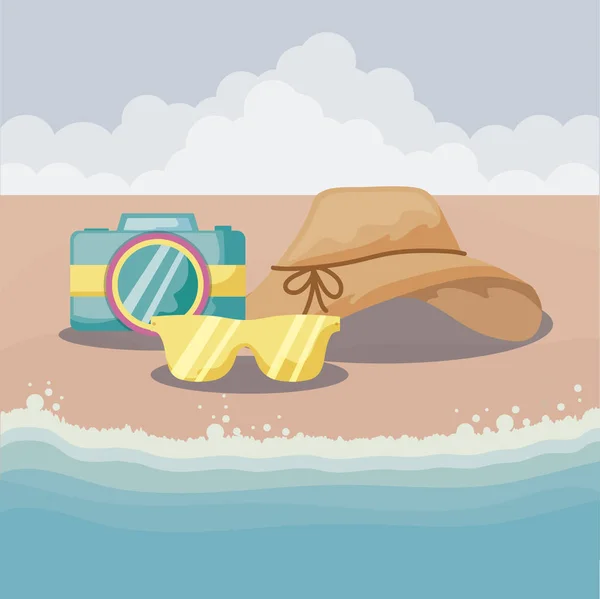 Vacaciones de verano con cámara y accesorios en la playa — Vector de stock