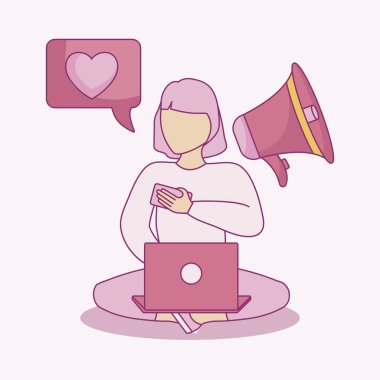 megafon ve konuşma balonu ile dizüstü bilgisayar kullanarak oturan kadın