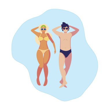 su içinde yüzen mayo ile genç çift