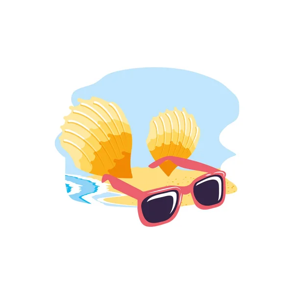 Gafas de sol de verano en la playa con conchas — Vector de stock