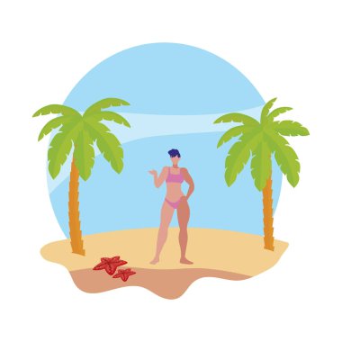 plaj yaz sahnesinde genç güçlü kadın