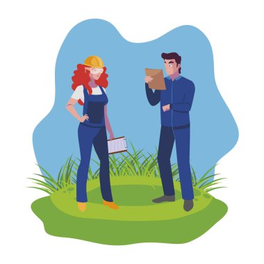 çim üzerinde kadın inşaatçı ile mühendis