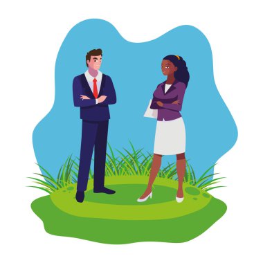 çim üzerinde ırklararası iş çift