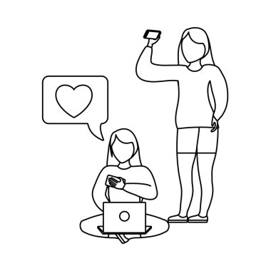 dizüstü bilgisayar ve akıllı telefon cihazı kullanan kadın grubu