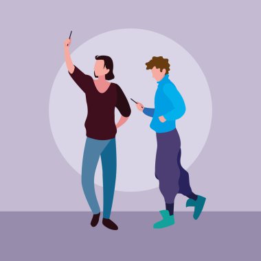 akıllı telefonlar cihazları kullanan genç erkekler