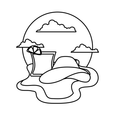 plajda meyve suyu cam ile şapka kadın