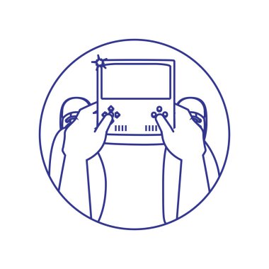 kolu video oyun cihazı ile oyuncu elleri