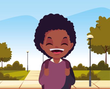 parkta çanta ile okul çocuğu