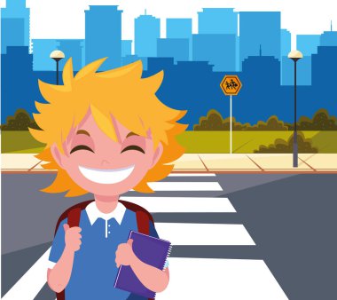 şehir caddesinde çanta ile okul çocuğu