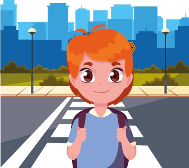 şehir caddesinde çanta ile okul çocuğu