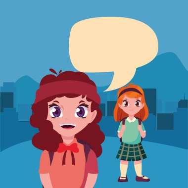 okula geri konuşurken çanta ile öğrenci kızlar