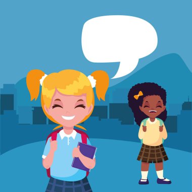 okula geri konuşurken çanta ile öğrenci kızlar