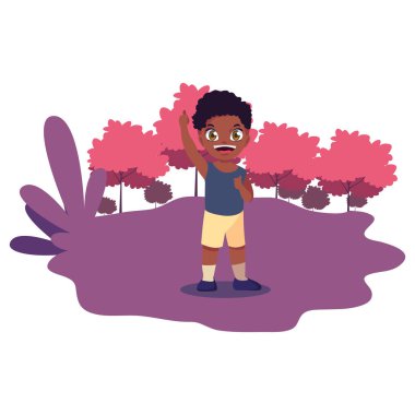 Açık havada gülümseyen genç çocuk