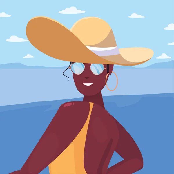 Bela mulher com maiô e hora de verão chapéu — Vetor de Stock