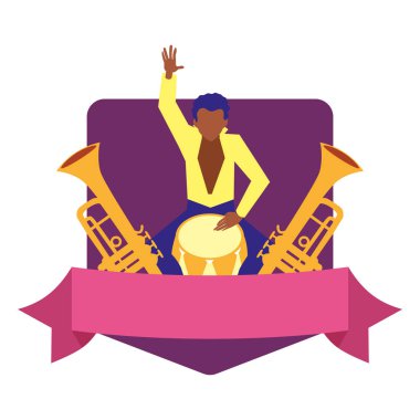 müzisyen adam davul müzik çalıyor