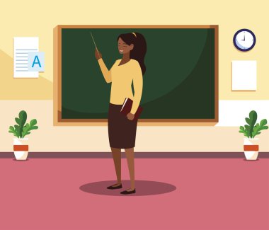 sınıfta ders kitabı ile siyah kadın öğretmen