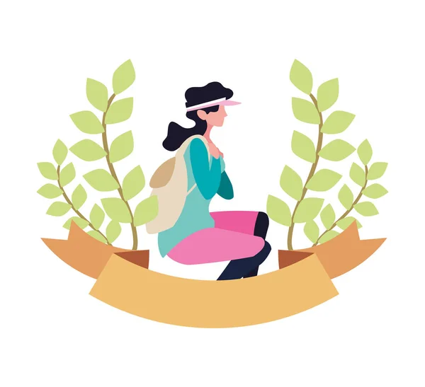 Mujer con el emblema de la mochila wanderlust — Vector de stock