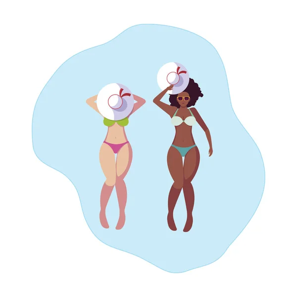 Interrasová děvčata dvojice s plavkami plovoucími ve vodě — Stockový vektor