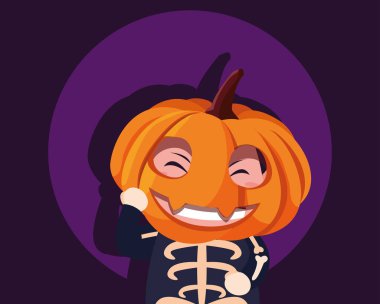 baş kabak ile iskelet kılığında sevimli çocuk