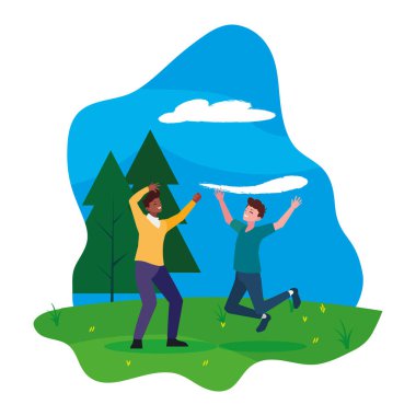 kampta kutlayan mutlu genç çift