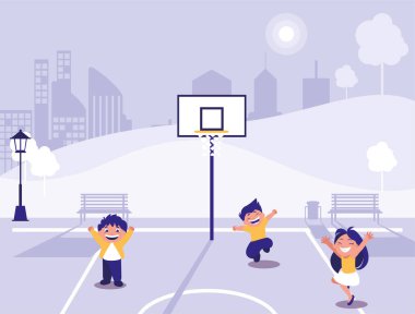 Şehirdeki parkta gülümseyen bir grup çocuk