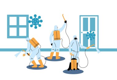 Koruyucu giysiler giyen ve dezenfektan kullanan erkekler, kovid 19 'dan kaçınmak için evleri dezenfekte ediyorlar.