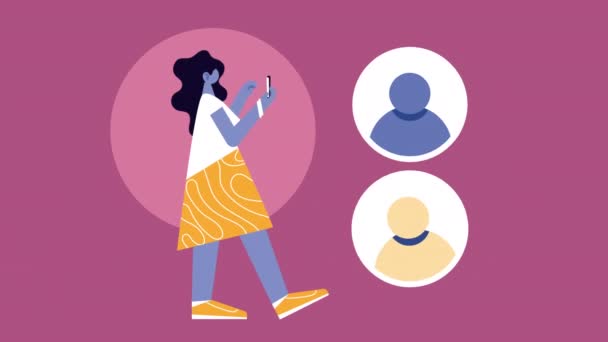 Wanita yang menggunakan smartphone dan kontak yang bekerja di rumah — Stok Video