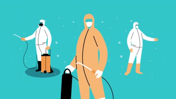 Arbetstagare med biosäkerhetsdräkter och desinfektionssprutor — Stockvideo